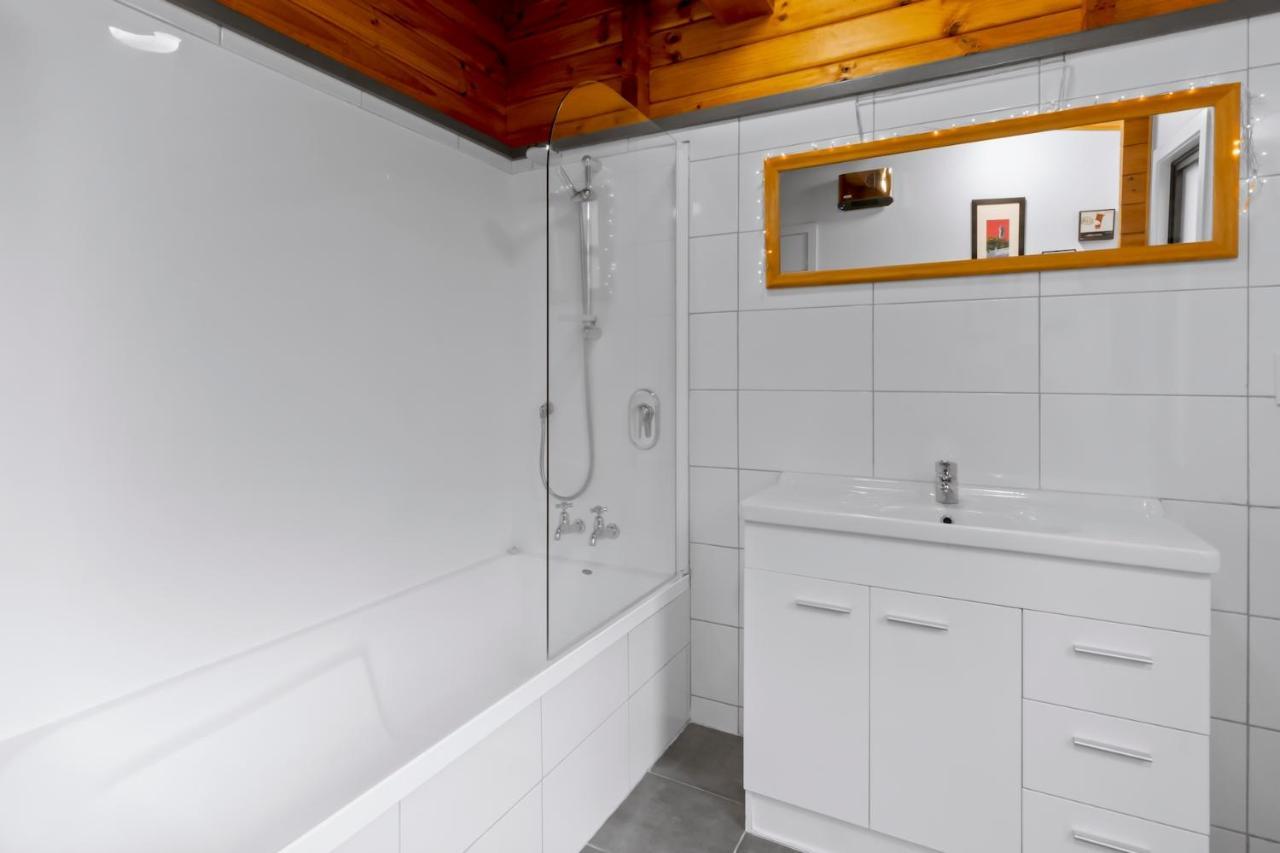 Kereru Cottage, Cosy Log Cabin, Serene Lake & Mountain Views Queenstown Exterior foto